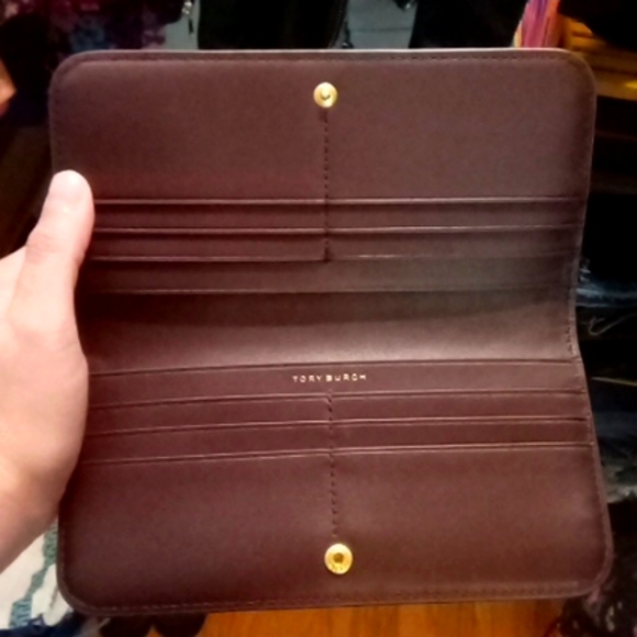 Tory Burch T Monogram Patent Embossed Bucket Bag & Wallet in Albarossa - Picture 16 of 17